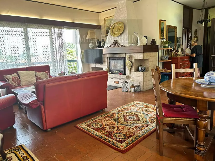 Immagine 3 di Villa in vendita  in VIA oleggio castello a Arona
