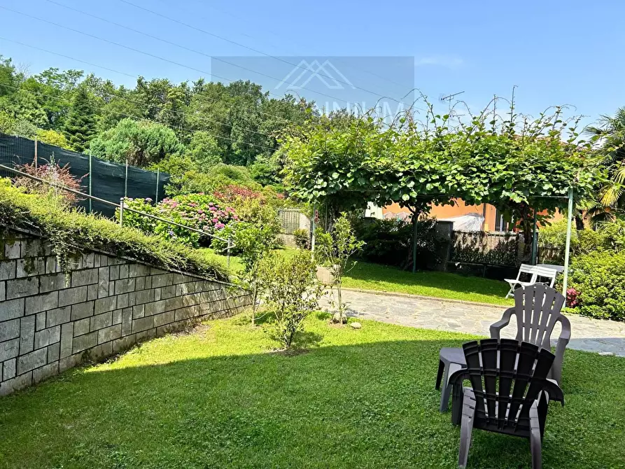 Immagine 13 di Villa in vendita  in VIA oleggio castello a Arona