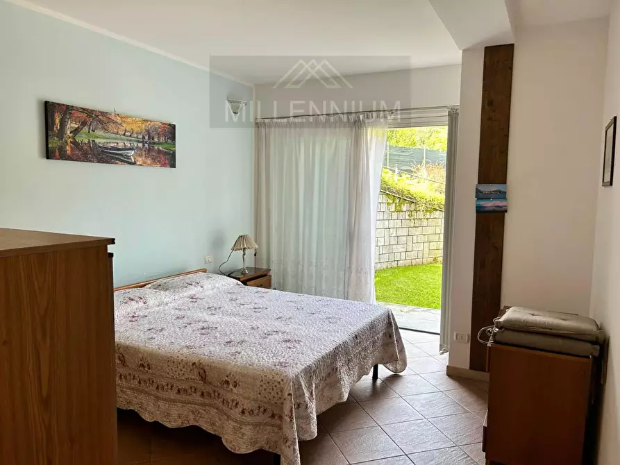 Immagine 17 di Villa in vendita  in VIA oleggio castello a Arona