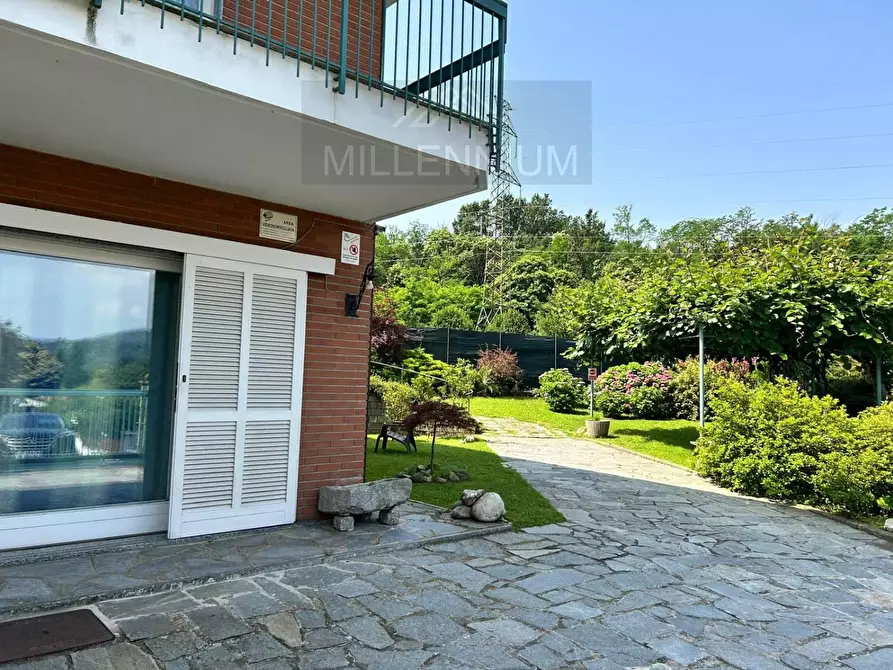 Immagine 24 di Villa in vendita  in VIA oleggio castello a Arona