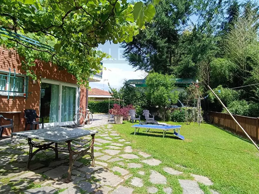 Immagine 8 di Villa in vendita  in VIA oleggio castello a Arona