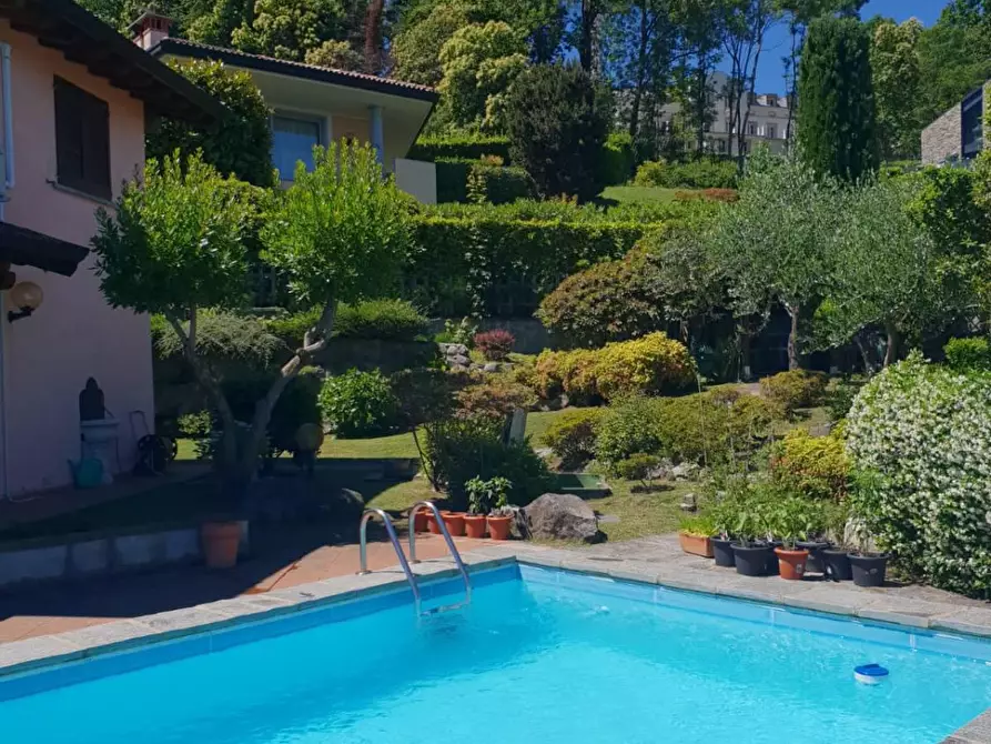 Immagine 1 di Villa in vendita  in VIA Ghevio a Meina