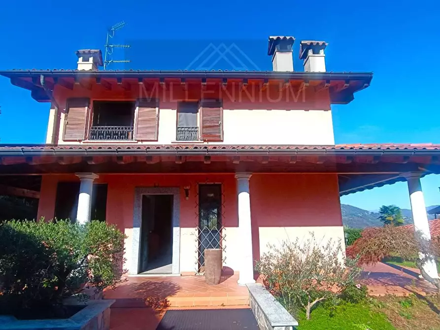 Immagine 5 di Villa in vendita  in VIA Ghevio a Meina