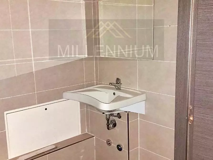 Immagine 10 di Negozio in vendita  in CORSO Cavour a Arona