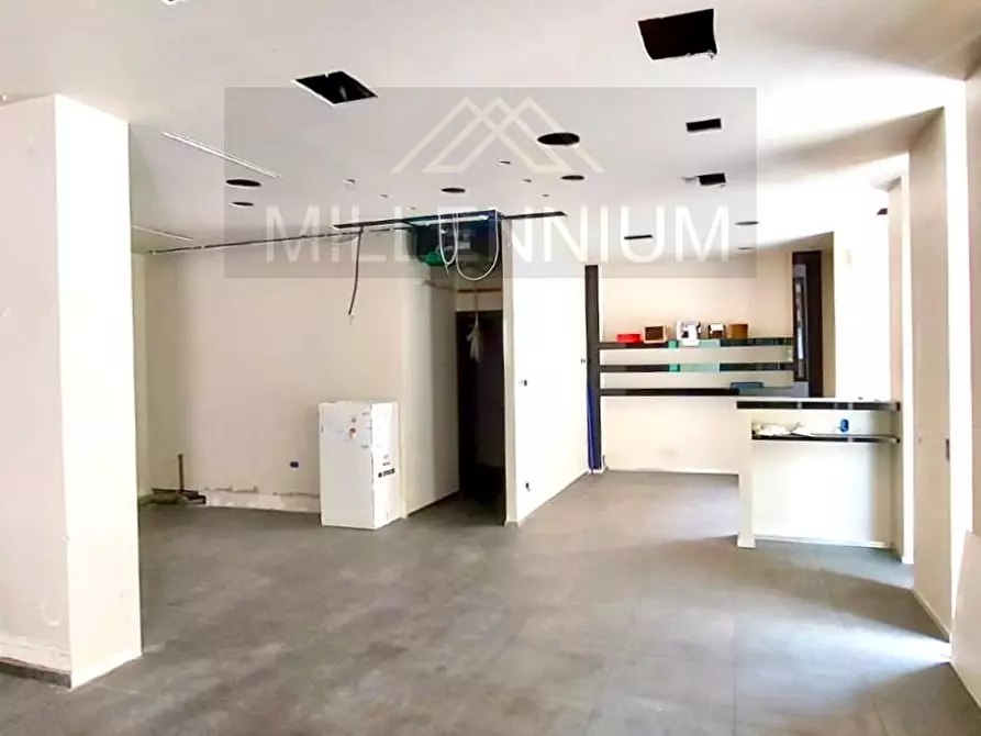 Immagine 7 di Negozio in vendita  in CORSO Cavour a Arona