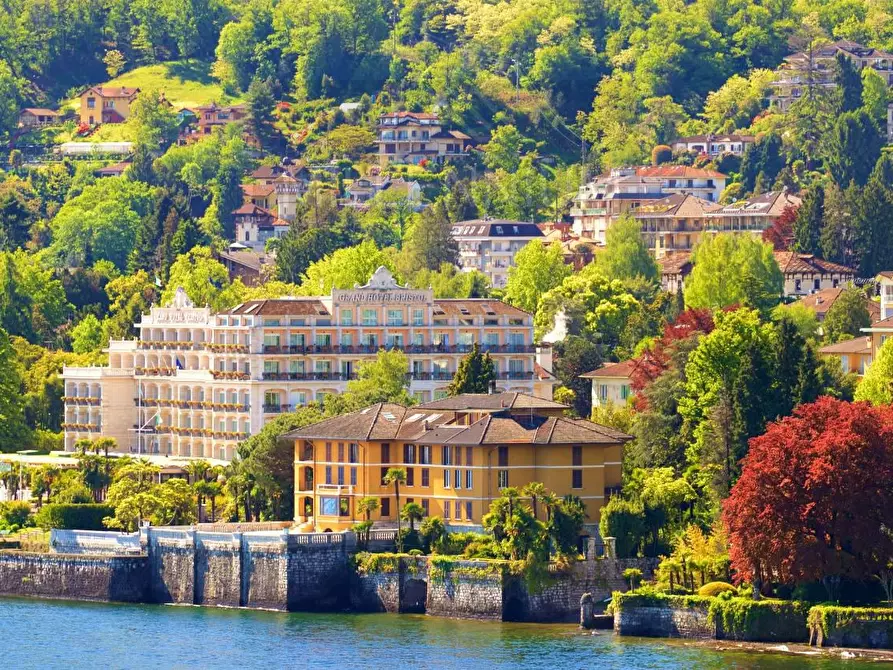 Immagine 4 di Villa in vendita  in VIA al castello 0 a Stresa