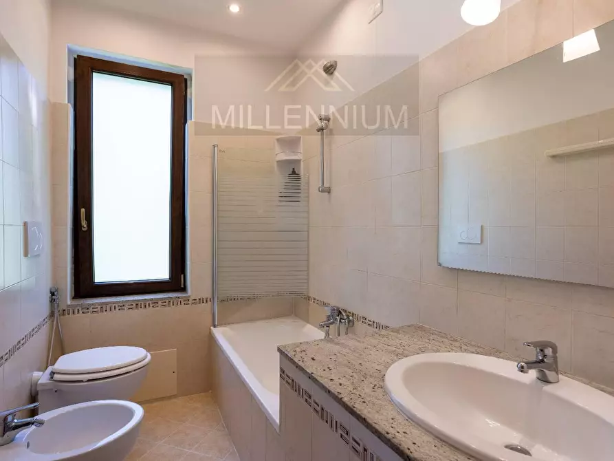 Immagine 15 di Villa in vendita  in VIA dante alghieri a Dormelletto