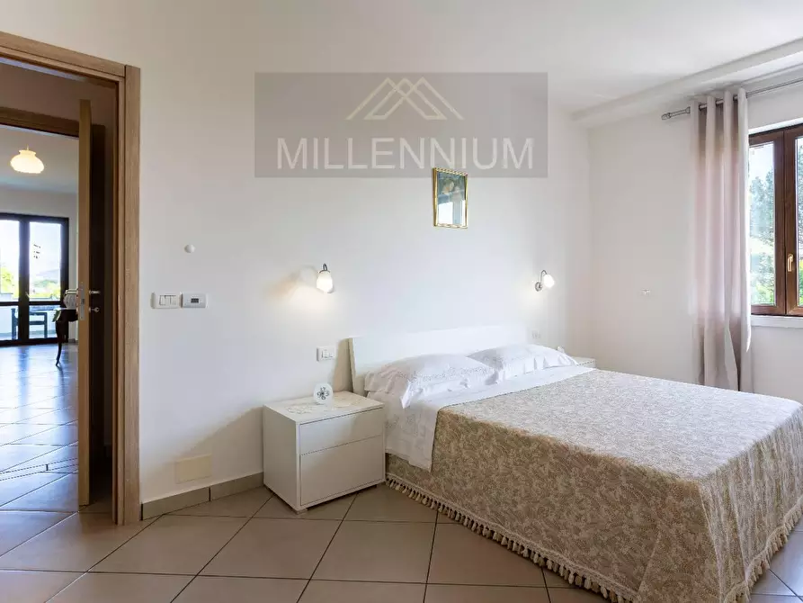 Immagine 17 di Villa in vendita  in VIA dante alghieri a Dormelletto