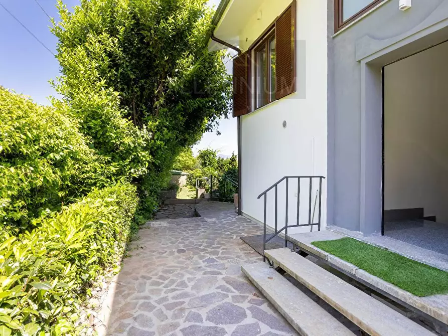 Immagine 19 di Villa in vendita  in VIA dante alghieri a Dormelletto