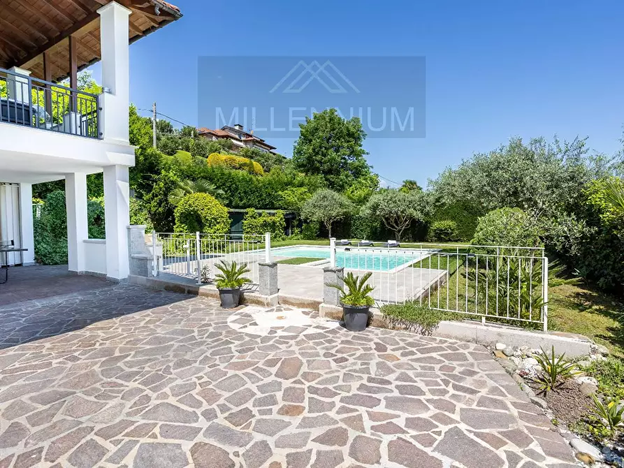 Immagine 3 di Villa in vendita  in VIA dante alghieri a Dormelletto