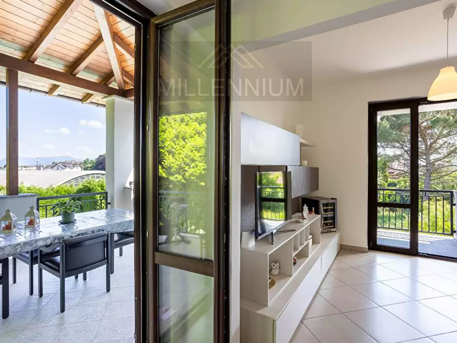 Immagine 7 di Villa in vendita  in VIA dante alghieri a Dormelletto