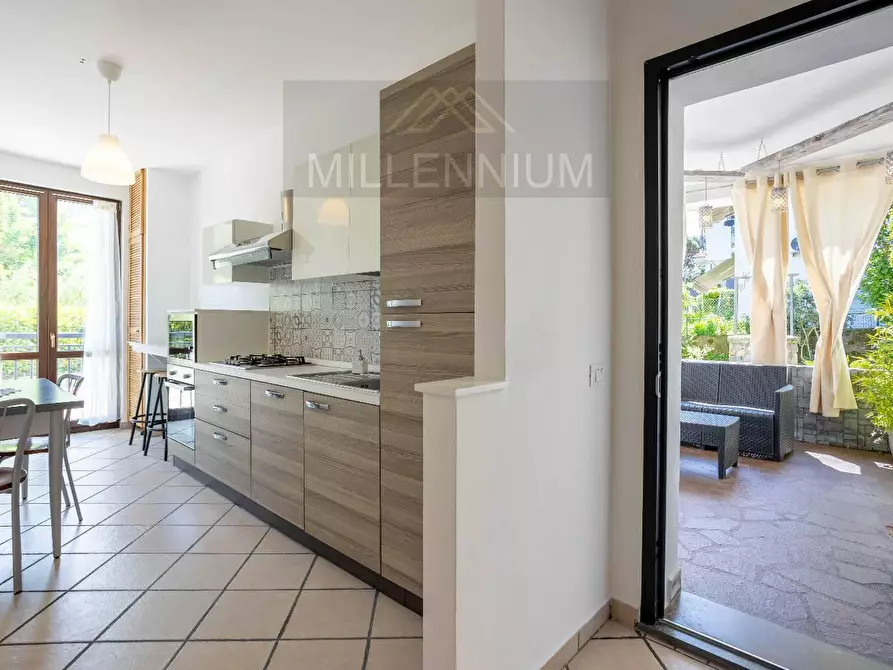 Immagine 10 di Villa in vendita  in VIA dante alghieri a Dormelletto