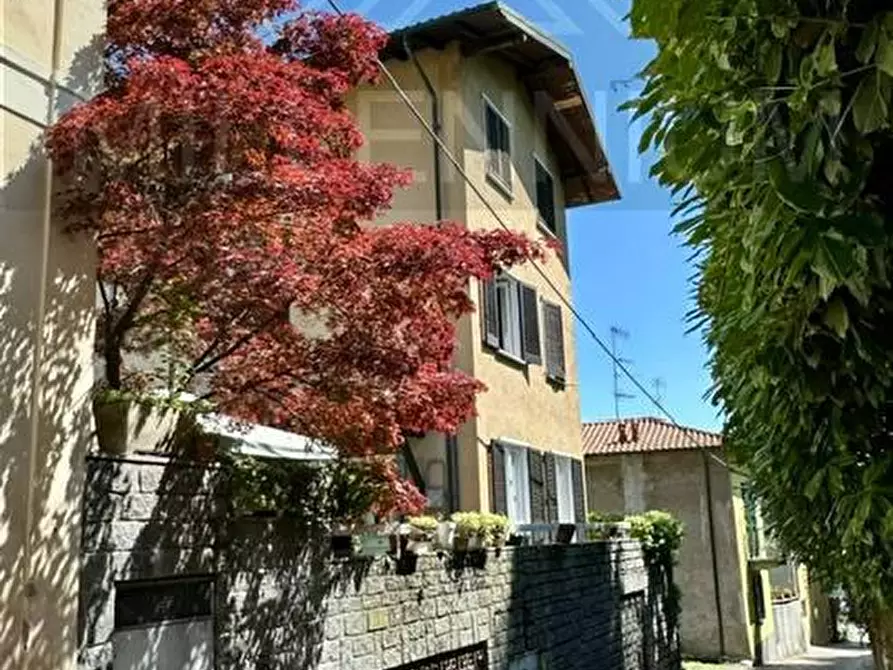 Immagine 2 di Villa in vendita  in VIA sempione a Meina
