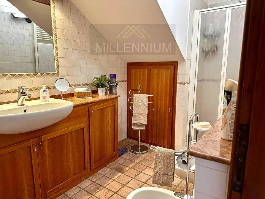 Immagine 10 di Villa in vendita  in VIA sempione a Meina