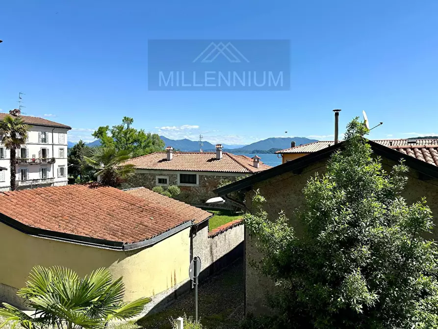 Immagine 1 di Villa in vendita  in VIA sempione a Meina