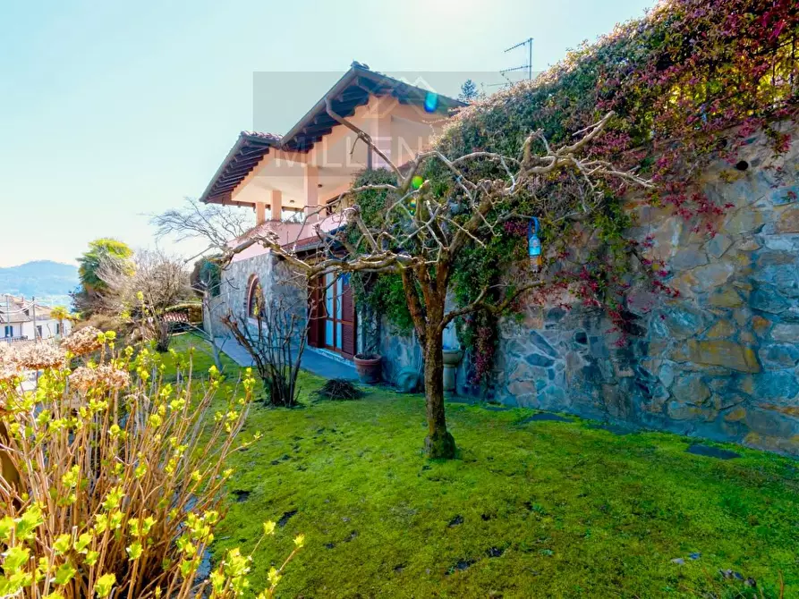Immagine 18 di Villa in vendita  in VIA PER ghevio a Meina