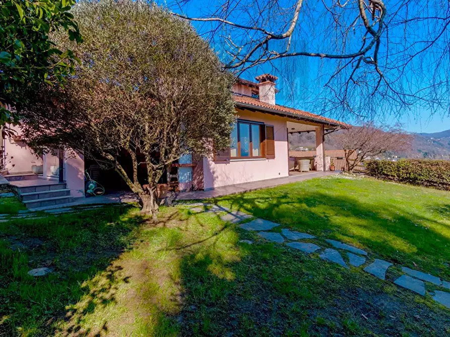 Immagine 20 di Villa in vendita  in VIA PER ghevio a Meina