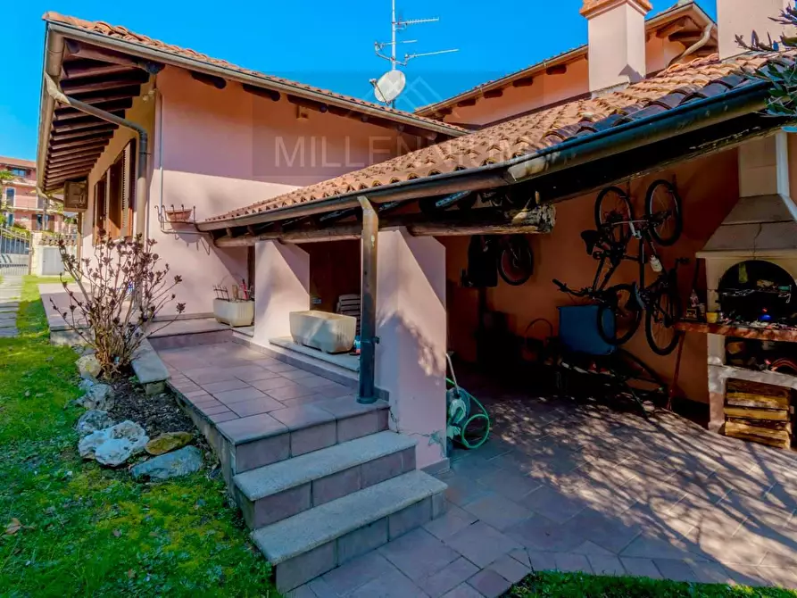 Immagine 24 di Villa in vendita  in VIA PER ghevio a Meina