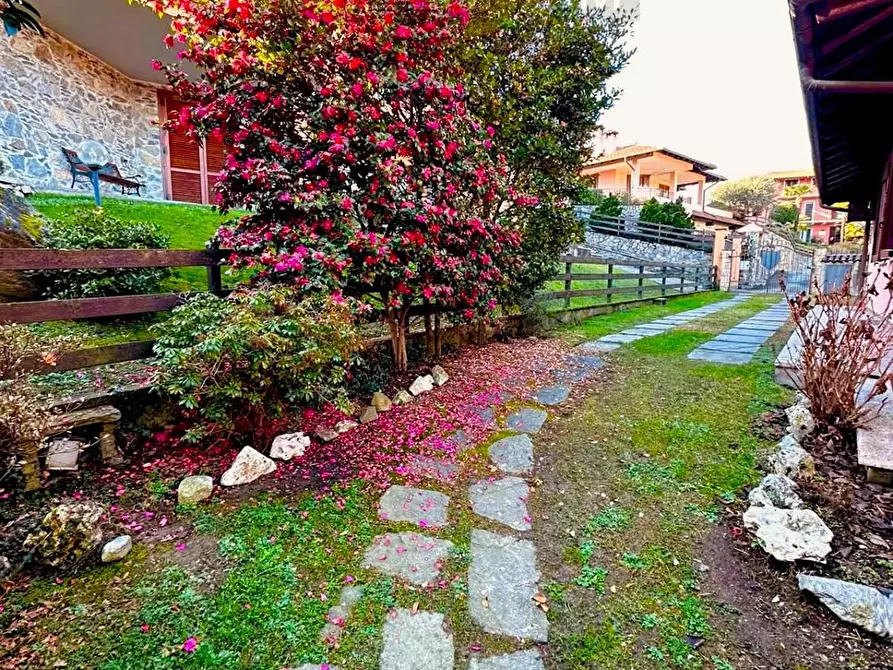 Immagine 28 di Villa in vendita  in VIA PER ghevio a Meina