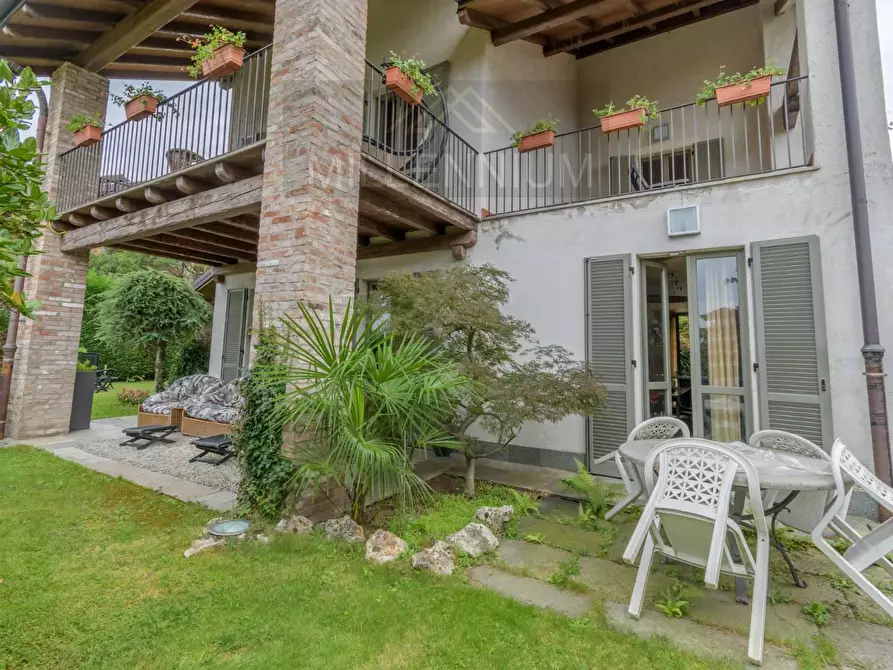 Immagine 4 di Villa in vendita  in VIA grigioni a Arona