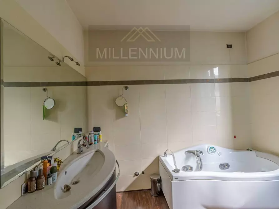 Immagine 18 di Villa in vendita  in VIA grigioni a Arona