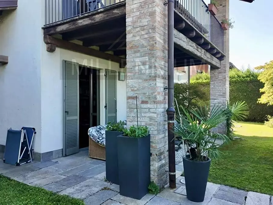Immagine 22 di Villa in vendita  in VIA grigioni a Arona