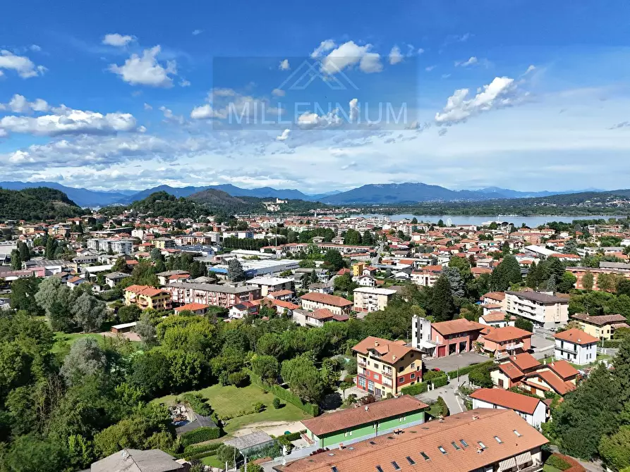 Immagine 1 di Villa in vendita  in VIA grigioni a Arona