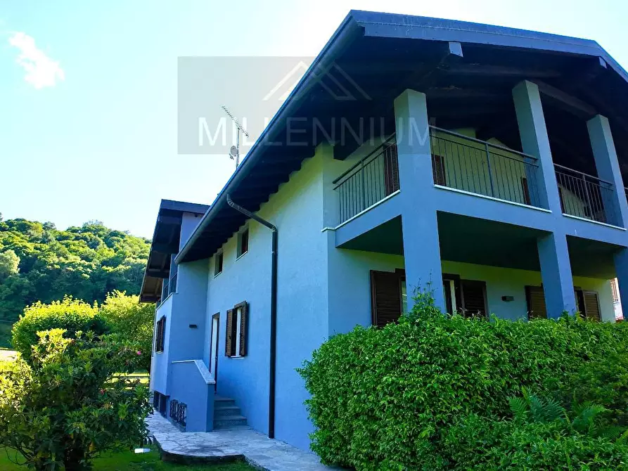 Immagine 1 di Villa in vendita  in VIA Monte Rosa a Dormelletto