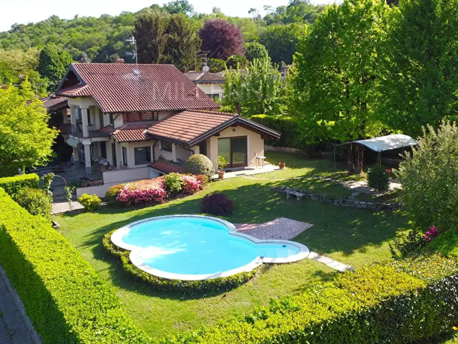 Immagine 2 di Villa in vendita  in via dormelletto a Arona