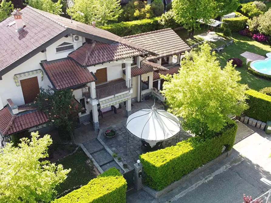 Immagine 3 di Villa in vendita  in via dormelletto a Arona