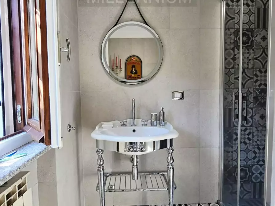 Immagine 14 di Villa in vendita  in via dormelletto a Arona