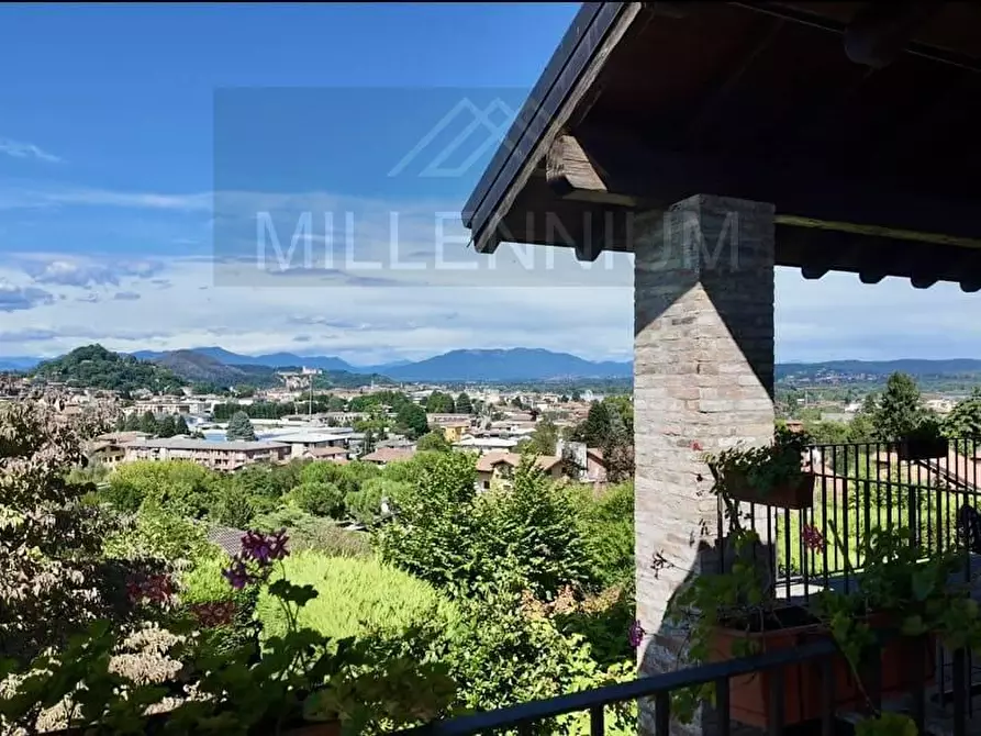 Immagine 9 di Villa in vendita  in VIA grigioni a Arona