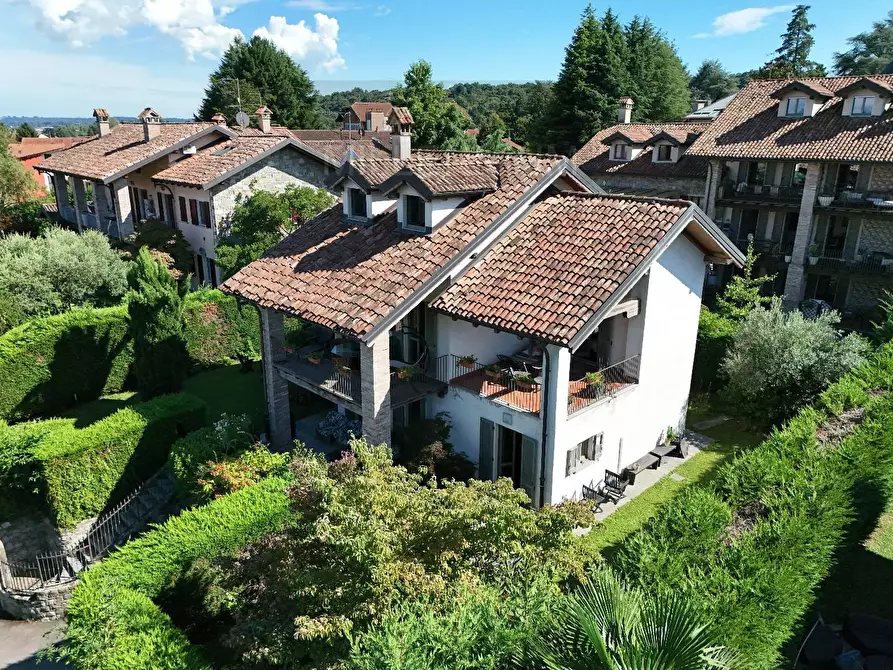 Immagine 2 di Villa in vendita  in VIA grigioni a Arona