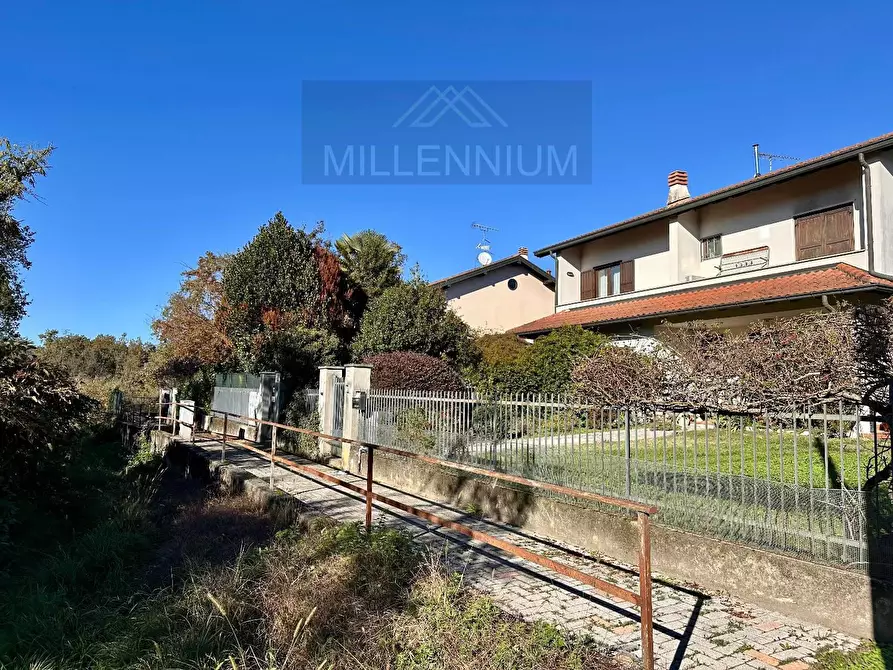 Immagine 22 di Casa bifamiliare in vendita  in VIA Beati a Castelletto Sopra Ticino