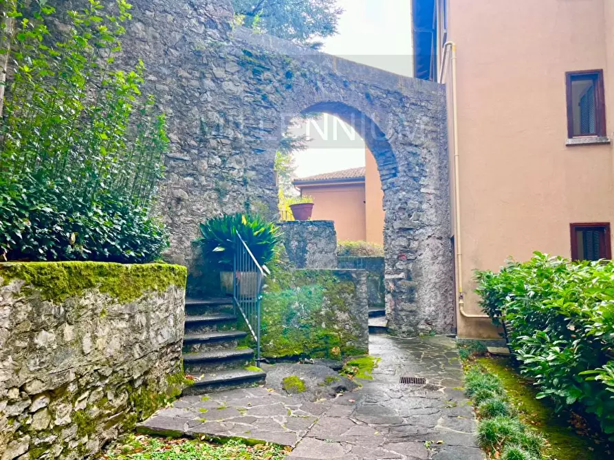 Immagine 21 di Appartamento in vendita  a Nesso