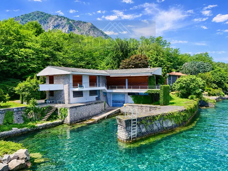 Immagine 4 di Villa in vendita  in STRADA NAZIONALE SEMPIONE a Stresa