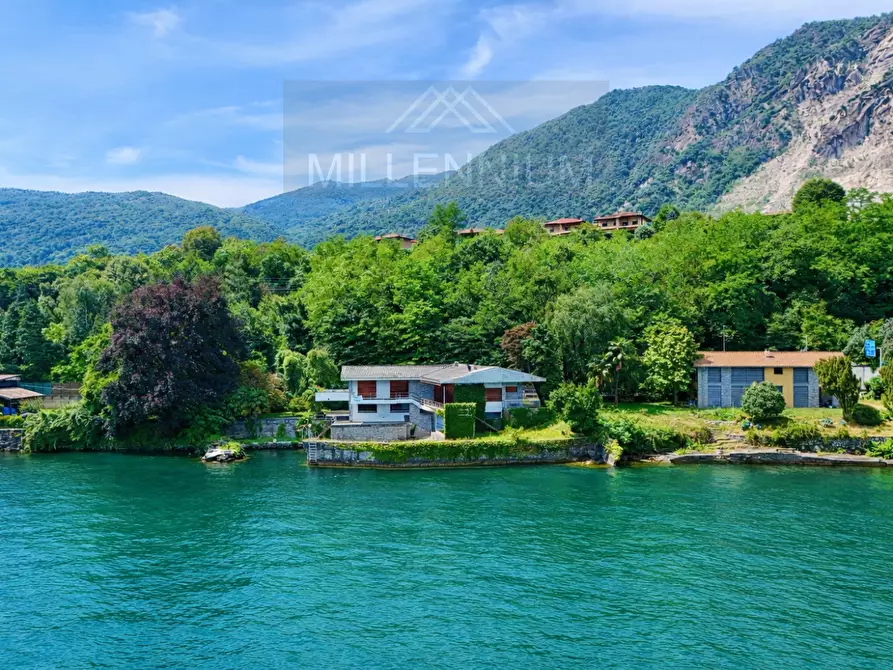 Immagine 1 di Villa in vendita  in STRADA NAZIONALE SEMPIONE a Stresa