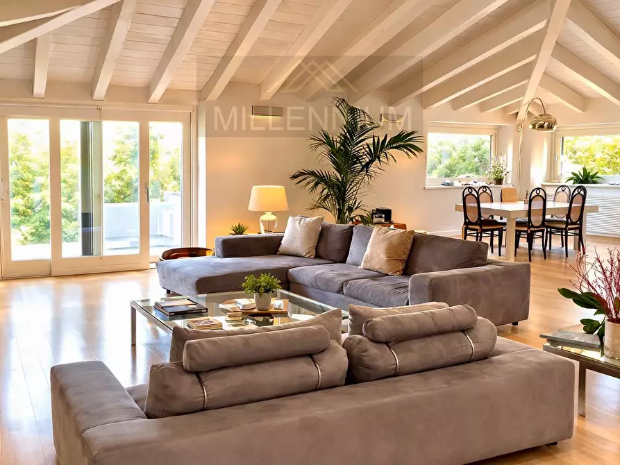 Immagine 5 di Villa in vendita  in VIA dormelletto a Arona