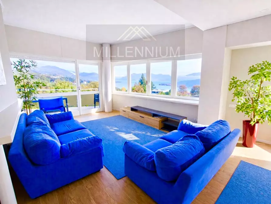 Immagine 2 di Villa in vendita  in VIA VERBANO 1 a Arona