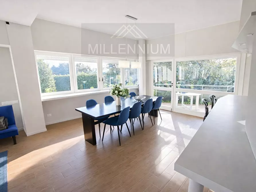 Immagine 5 di Villa in vendita  in VIA VERBANO 1 a Arona