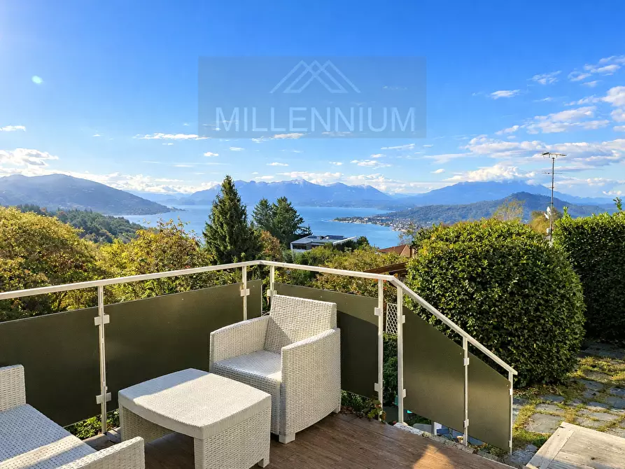 Immagine 1 di Villa in vendita  in VIA VERBANO 1 a Arona