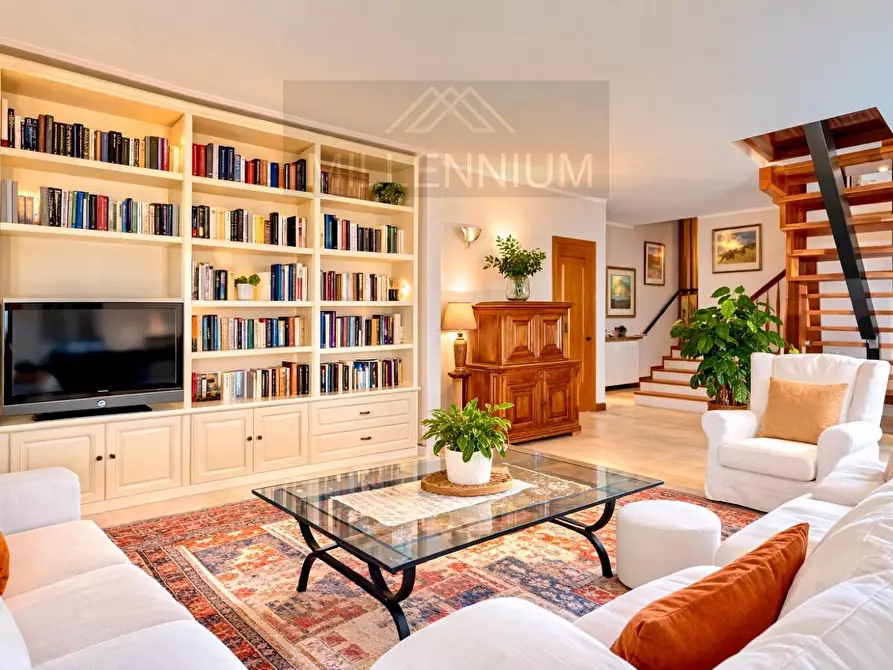 Immagine 2 di Villa in vendita  in VIA PER ghevio a Meina