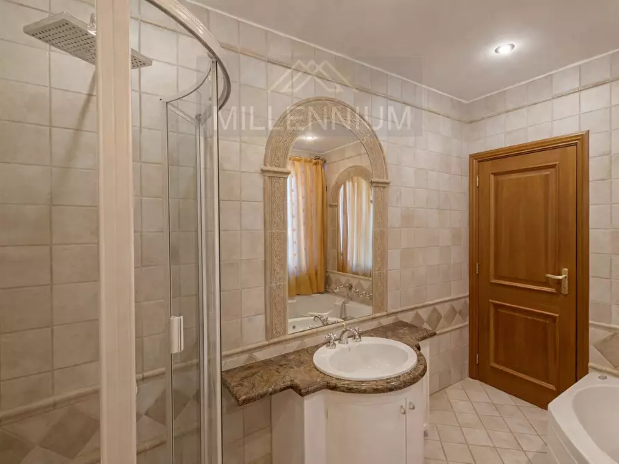 Immagine 12 di Villa in vendita  in VIA PER ghevio a Meina