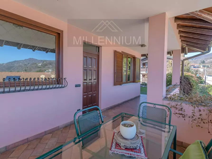 Immagine 19 di Villa in vendita  in VIA PER ghevio a Meina