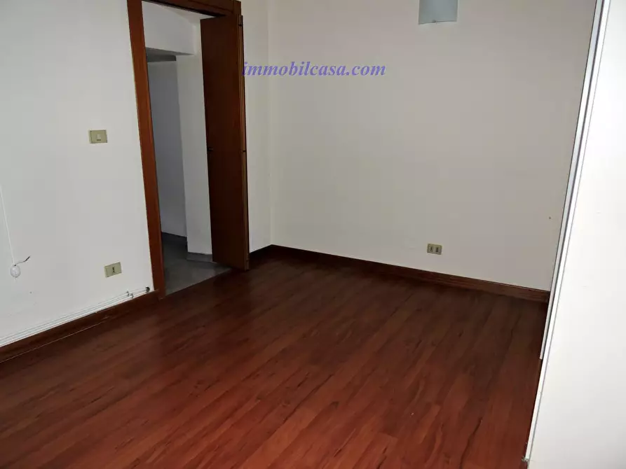 Immagine 3 di Negozio in affitto  a Cuneo