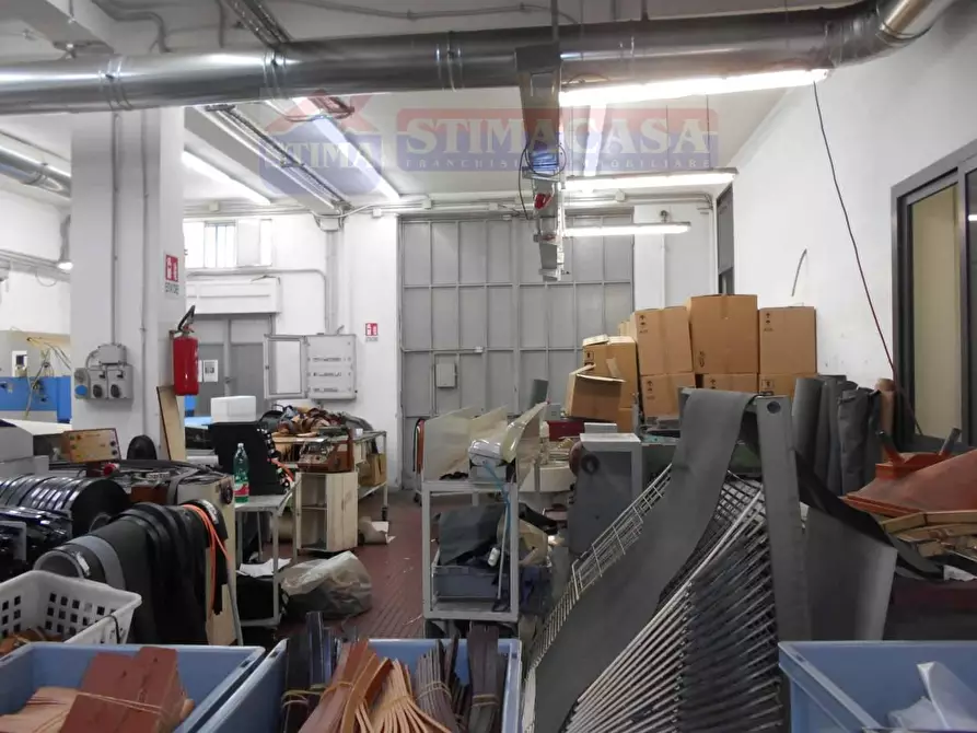 Immagine 2 di Locale commerciale in affitto  in VIA Padula a Casoria