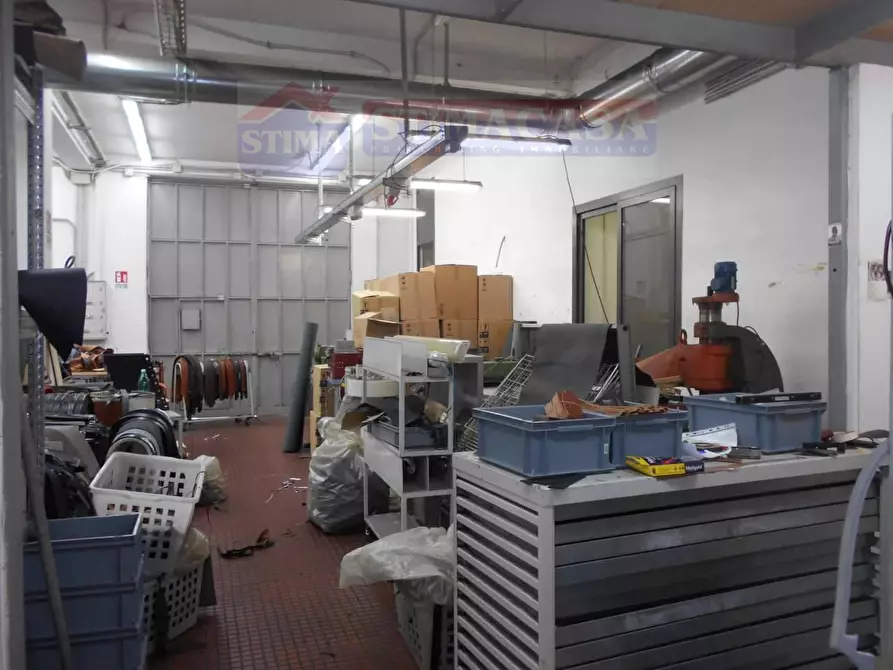 Immagine 3 di Locale commerciale in affitto  in VIA Padula a Casoria