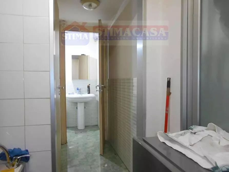 Immagine 10 di Locale commerciale in affitto  in VIA Padula a Casoria