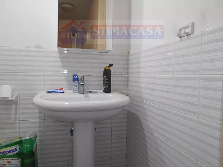 Immagine 11 di Locale commerciale in affitto  in VIA Padula a Casoria