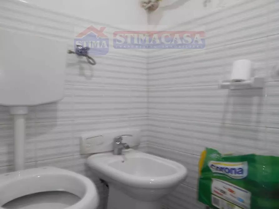 Immagine 12 di Locale commerciale in affitto  in VIA Padula a Casoria